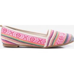 Tamaris - Baleriny. Balerinki damskie Tamaris, bez wzorów, z gumy, bez obcasa, bez zapięcia. W wyprzedaży za 39.90 zł.