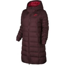 Nike płaszcz zimowy W NSW DWN FILL PRKA Red M. Czerwone płaszcze damskie Nike, na zimę, m, bez wzorów, eleganckie, bez kołnierzyka, bez kaptura. W wyprzedaży za 465.00 zł.