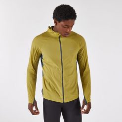Kurtka do biegania w terenie wiatrówka męska Kiprun Run 900 Wind. Niebieskie kurtki męskie KIPRUN, l, bez wzorów, z materiału, sportowe, bez kaptura. Za 169.99 zł.