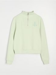 Bluza half-zip z ozdobnym haftem - zielony. Zielone bluzy damskie Sinsay, l, bez wzorów, bez ramiączek, bez kaptura. Za 49.99 zł.
