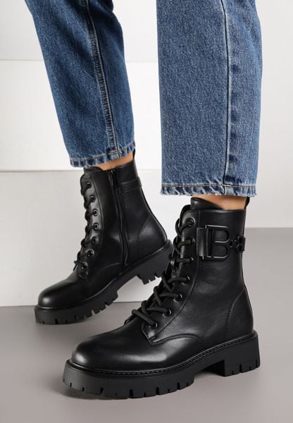 Czarne Klasyczne Botki Workery z Metaliczną Aplikacją Nalumesa. Czarne botki damskie Born2be, z aplikacjami, z jeansu, klasyczne, bez obcasa, na płaskiej podeszwie, bez zapięcia. Za 169.99 zł.