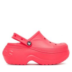 Klapki Crocs. Czerwone klapki damskie Crocs, bez wzorów, bez obcasa, bez zapięcia. Za 209.99 zł.