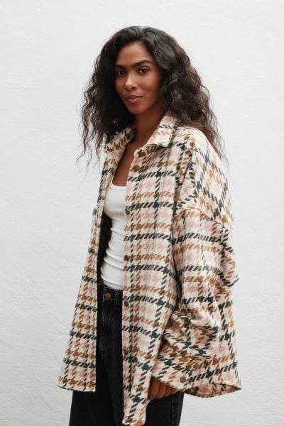 Koszula wierzchnia z wełną WIELOKOLOROWA - LAPIS 9358. Koszule damskie Marsala, m, bez wzorów, z dzianiny, klasyczne, bez kołnierzyka, bez ramiączek. Za 549.90 zł.