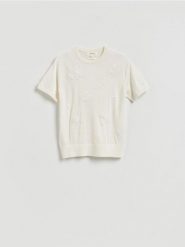 Wełniany sweter z aplikacjami - złamana biel. Swetry nierozpinane damskie Reserved, l, z aplikacjami, z dzianiny, bez kołnierzyka, bez ramiączek. Za 169.99 zł.