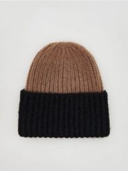 Czapka beanie z alpaką - brązowy. Brązowe czapki damskie Reserved, bez wzorów. W wyprzedaży za 34.99 zł.
