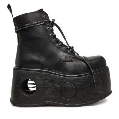 Botki NEW ROCK. Czarne botki damskie NEW ROCK, bez wzorów, rockowe, bez obcasa, na koturnie, bez zapięcia. Za 1,089.00 zł.