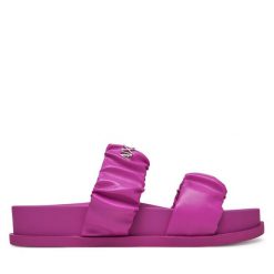 Klapki Armani Exchange. Czerwone klapki damskie Armani Exchange, bez wzorów, bez obcasa, bez zapięcia. Za 389.99 zł.