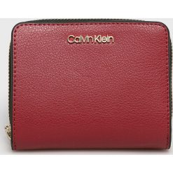 Calvin Klein - Portfel. Brązowe portfele damskie Calvin Klein, z materiału. Za 239.90 zł.