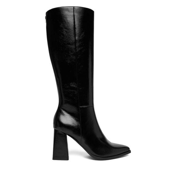 Kozaki Nine West. Czarne kozaki damskie Nine West, bez wzorów, bez obcasa, na słupku, bez zapięcia. Za 229.99 zł.