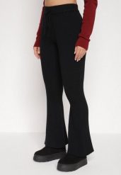 Czarne Spodnie z Wiskozą i Wysokim Stanem Typu Dzwony Tusvira. Czarne spodnie materiałowe damskie Born2be, bez wzorów, z jeansu, eleganckie, z podwyższonym stanem. Za 79.99 zł.