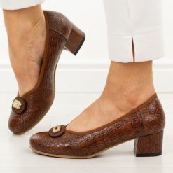 Brązowe skórzane czółenka damskie Potocki 19488. Brązowe czółenka damskie POTOCKI, na jesień, bez wzorów, ze skóry, eleganckie, z okrągłym noskiem, bez obcasa, na obcasie, bez zapięcia. Za 219.00 zł.