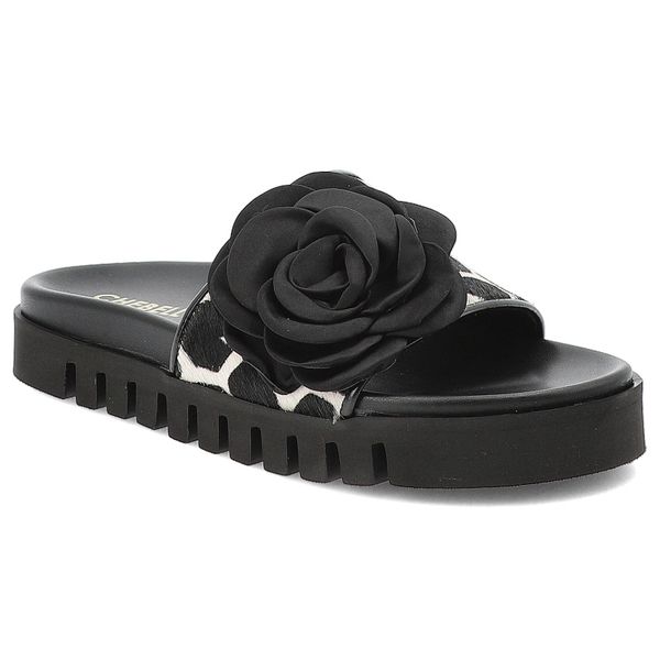Czarne Klapki Chebello Stylowe Obuwie Damskie Żyrafa. Czarne klapki damskie CheBello, na lato, bez wzorów, ze skóry, eleganckie, bez obcasa, bez zapięcia. Za 429.00 zł.