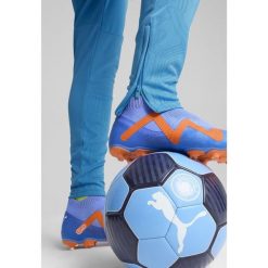 Męskie spodnie treningowe Manchester City PUMA Magic Blue Yellow Glow. Niebieskie spodnie sportowe męskie Puma, m, bez wzorów, do piłki nożnej. W wyprzedaży za 251.20 zł.