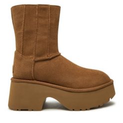 Botki Ugg. Brązowe botki damskie UGG, bez wzorów, bez obcasa, na płaskiej podeszwie, bez zapięcia. Za 1,069.00 zł.