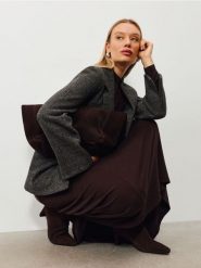 Żakiet loose fit z kieszeniami - wielobarwny. Marynarki i żakiety damskie Sinsay, bez wzorów, bez kołnierzyka, bez ramiączek. Za 79.99 zł.