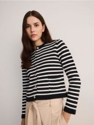 Pudełkowy kardigan z bawełną - wielobarwny. Kardigany damskie Reserved, l, bez wzorów, z bawełny, bez kołnierzyka. W wyprzedaży za 109.99 zł.