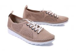 ARTIKER RELAKS 52C0689 beige, półbuty damskie. Brązowe półbuty damskie Artiker Relaks, na lato, w ażurowe wzory, ze skóry, bez obcasa, bez zapięcia. Za 104.95 zł.