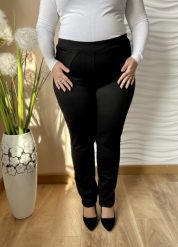 Czarne elastyczne spodnie Jasmin ze zwężaną nogawką PLUS SIZE XXL. Czarne spodnie materiałowe damskie Nasi partnerzy, bez wzorów, z elastanu, biznesowe, plus size, krótkie. Za 179.90 zł.