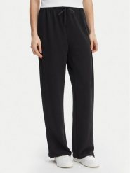 ONLY Spodnie materiałowe Maya 15369156 Czarny Loose Fit. Czarne spodnie materiałowe damskie ONLY, bez wzorów, z materiału. Za 169.99 zł.