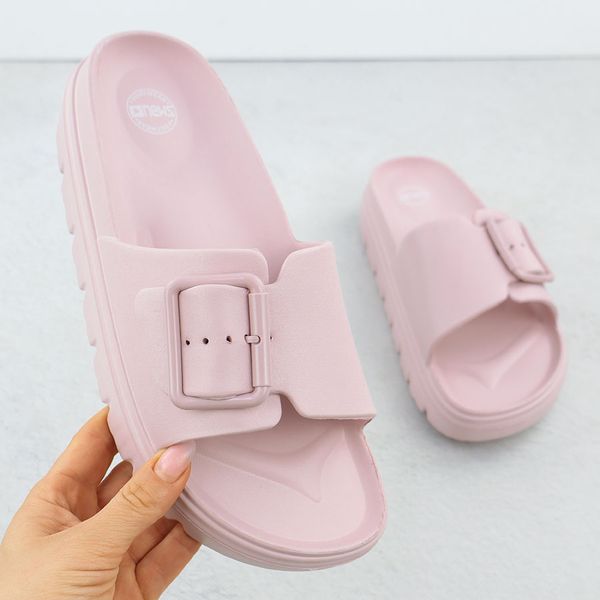 Klapki damskie plażowe basenowe na platformie różowe NEWS 8800. Czerwone klapki damskie NEWS, na lato, bez wzorów, z materiału, bez obcasa, na platformie, bez zapięcia. Za 69.99 zł.