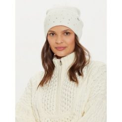 Czapka Guess. Białe czapki damskie Guess, na zimę, z aplikacjami. Za 199.99 zł.