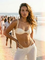 Marszczony dół od bikini z podwójnymi plecionymi paskami po bokach - kremowy. Białe stroje kąpielowe damskie Sinsay, l, bez wzorów. Za 19.99 zł.