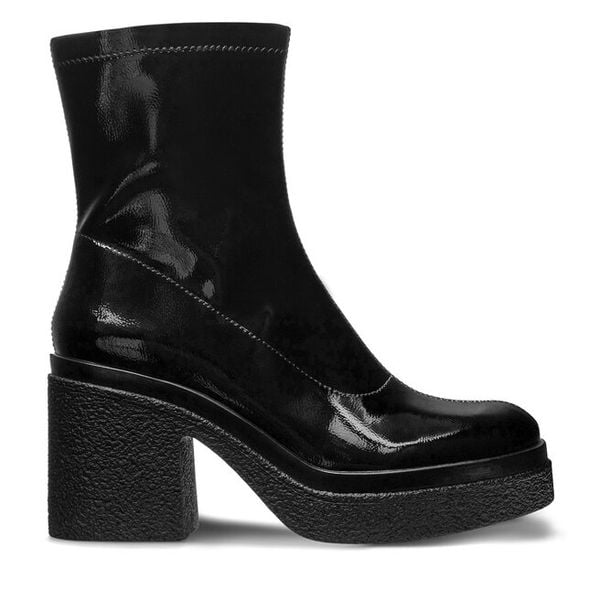 Botki Jenny Fairy. Czarne botki damskie Jenny Fairy, bez wzorów, bez obcasa, na słupku, bez zapięcia. Za 129.99 zł.