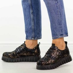 Czarne skórzane półbuty damskie Filippo Dp6846/26. Czarne półbuty damskie Filippo, na jesień, bez wzorów, z jeansu, eleganckie, z okrągłym noskiem, bez obcasa, na platformie, bez zapięcia. W wyprzedaży za 242.10 zł.