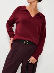 Sweter z kołnierzykiem - bordowy. Czerwone swetry nierozpinane damskie Sinsay, l, bez wzorów, bez kołnierzyka, bez ramiączek. Za 59.99 zł.