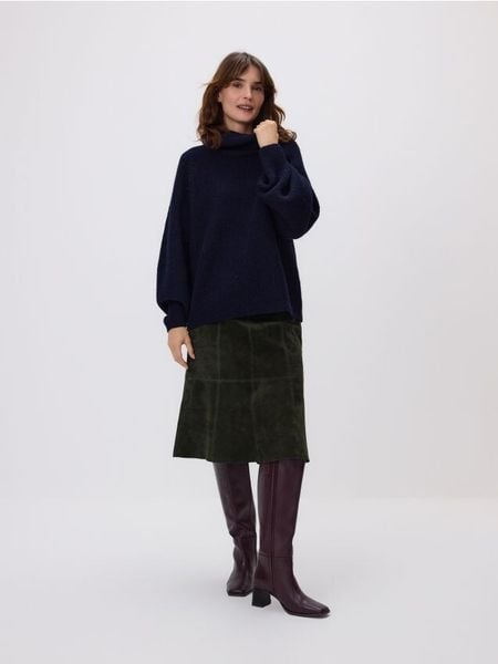 Sweter z wełną - granatowy. Niebieskie swetry nierozpinane damskie Reserved, l, bez wzorów, z dzianiny, bez kołnierzyka, bez ramiączek. Za 149.99 zł.