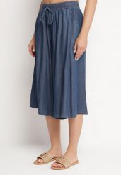Granatowe Bawełniane Szorty Bermudy o Szerokim Kroju z Ozdobnym Wiązaniem Falpio. Niebieskie szorty damskie Born2be, bez wzorów, z bawełny, eleganckie. Za 44.99 zł.
