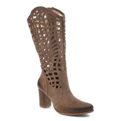 Brązowe Kozaki Exquisite Damskie Stylowe Obuwie. Brązowe kozaki damskie EXQUISITE, w ażurowe wzory, ze skóry, bez obcasa, na słupku, bez zapięcia. Za 589.00 zł.