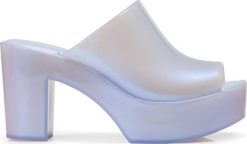 Melissa Klapki Melissa Mule Ad M32233-AL352. Klapki damskie Melissa, bez wzorów, sportowe, bez obcasa, bez zapięcia. Za 377.30 zł.