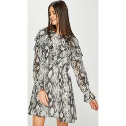 Only - Sukienka. Szare sukienki damskie ONLY, na co dzień, bez wzorów, z materiału, casualowe, bez kołnierzyka, bez ramiączek, maxi, proste. W wyprzedaży za 79.90 zł.