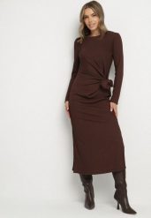 Brązowa Taliowana Sukienka z Ozdobnym Wiązaniem i Rozcięciami Esilda. Brązowe sukienki damskie Born2be, na co dzień, m, bez wzorów, eleganckie, bez kołnierzyka, bez ramiączek, maxi. Za 109.99 zł.