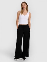 4F Spodnie dresowe z wiskozą damskie - czarne M. Czarne spodnie dresowe damskie 4F, bez wzorów, z dresówki, eleganckie. Za 149.99 zł.
