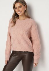 Różowy Sweter o Luźnym Kroju i Wzorzystym Splocie ze Ściągaczami Elondrae. Czerwone swetry nierozpinane damskie Born2be, uniwersalny, bez wzorów, z bawełny, eleganckie, bez kołnierzyka, bez ramiączek. Za 149.99 zł.