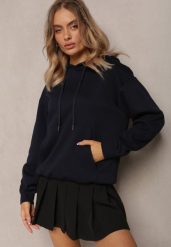 Granatowa Bluza o Fasonie Klasycznej Kangurki z Kapturem Lunamoon. Niebieskie bluzy damskie Renee, bez wzorów, casualowe, bez ramiączek, z kapturem. Za 69.99 zł.