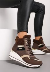 Brązowe Streetwearowe Botki na Koturnie z Metalicznymi Wstawkami i Futerkiem Beloraine. Brązowe botki damskie Born2be, bez wzorów, z jeansu, eleganckie, bez obcasa, na koturnie, bez zapięcia. Za 119.99 zł.