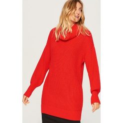Sweter z golfem - Czerwony. Czerwone swetry męskie Reserved, m, bez wzorów, bez kołnierzyka, bez ramiączek. Za 139.99 zł.