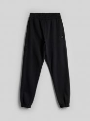 4F Spodnie dresowe joggery damskie - czarne XL. Czarne spodnie dresowe damskie 4F, bez wzorów, z dresówki, sportowe, z podwyższonym stanem. Za 149.99 zł.