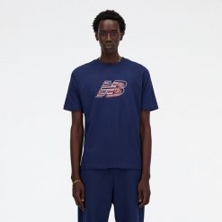 Koszulka męska New Balance MT41526NNY – granatowa. Niebieskie koszulki sportowe męskie New Balance, m, bez wzorów, z bawełny, bez ramiączek. Za 49.99 zł.