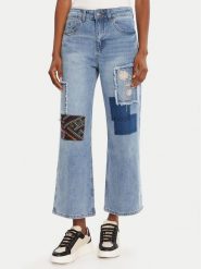 Desigual Jeansy Patches 25WWDD20 Niebieski Wide Leg. Niebieskie jeansy damskie Desigual, bez wzorów, z bawełny. Za 419.99 zł.