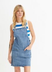 Sukienka jeansowa ogrodniczka. Niebieskie sukienki damskie bonprix, bez wzorów, z denimu, bez kołnierzyka, bez ramiączek, plisowane. Za 124.99 zł.
