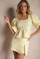Żółte Spódnico-Spodenki High Waist w Ozdobne Kwiatuszki Nelzemis. Żółte szorty damskie Renee, bez wzorów, eleganckie, z podwyższonym stanem. Za 89.99 zł.