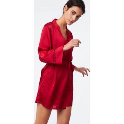 Etam - Szlafrok. Czerwone szlafroki damskie Etam, l, bez wzorów, z materiału, bez ramiączek, bez kaptura. W wyprzedaży za 129.90 zł.