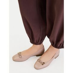 Baleriny Lasocki. Brązowe balerinki damskie Lasocki, bez wzorów, bez obcasa, bez zapięcia. Za 179.99 zł.