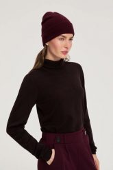 Gładka czapka burgundowa. Czerwone czapki damskie MOODO, bez wzorów, z poliamidu. Za 39.99 zł.