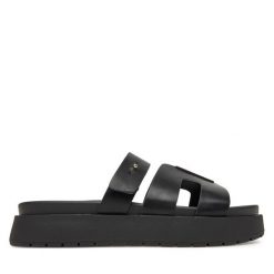 Klapki DeeZee. Czarne klapki damskie DeeZee, bez wzorów, bez obcasa, bez zapięcia. Za 119.99 zł.