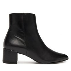 Botki HÖGL. Czarne botki damskie HÖGL, bez wzorów, bez obcasa, na słupku, bez zapięcia. Za 719.99 zł.